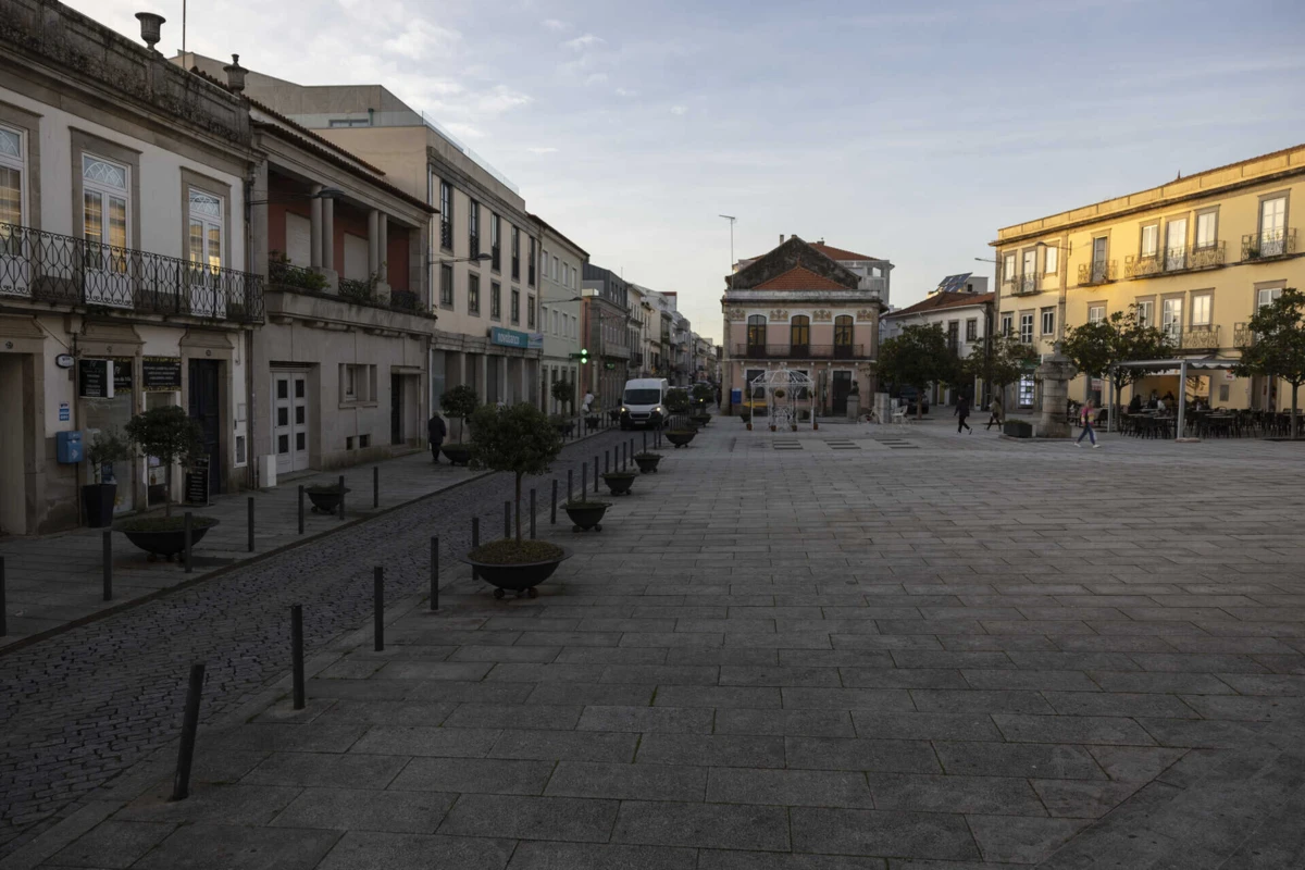 Ruas de Caminha praticamente desertas durante o surto de legionela que afetou o concelho