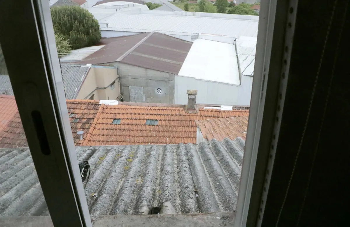 Imagem de contexto do artigo Prisão preventiva para homem detido com arma ilegal em ataque a imigrantes