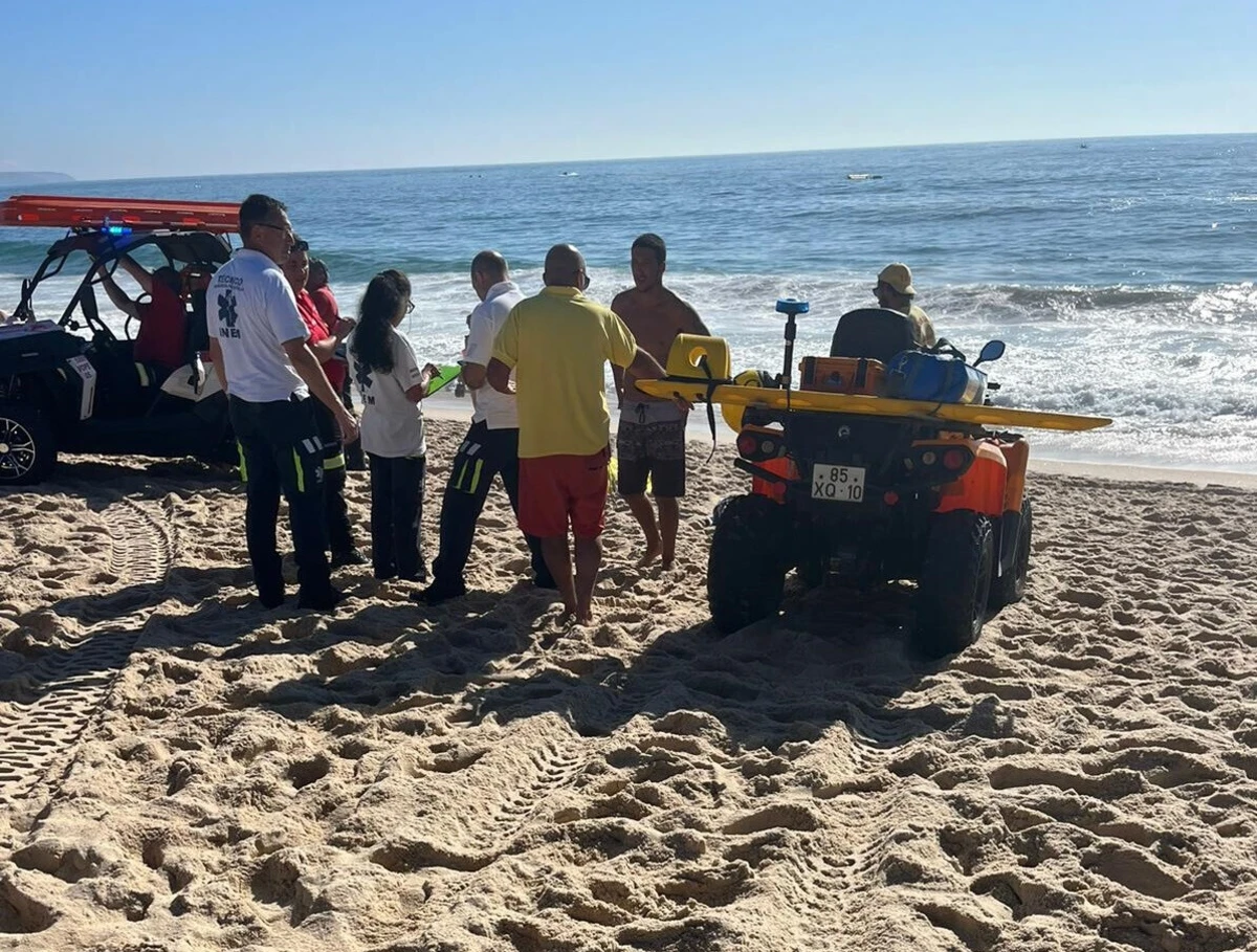 Imagem de contexto do artigo Homem morre após sentir-se mal na praia na Nazaré