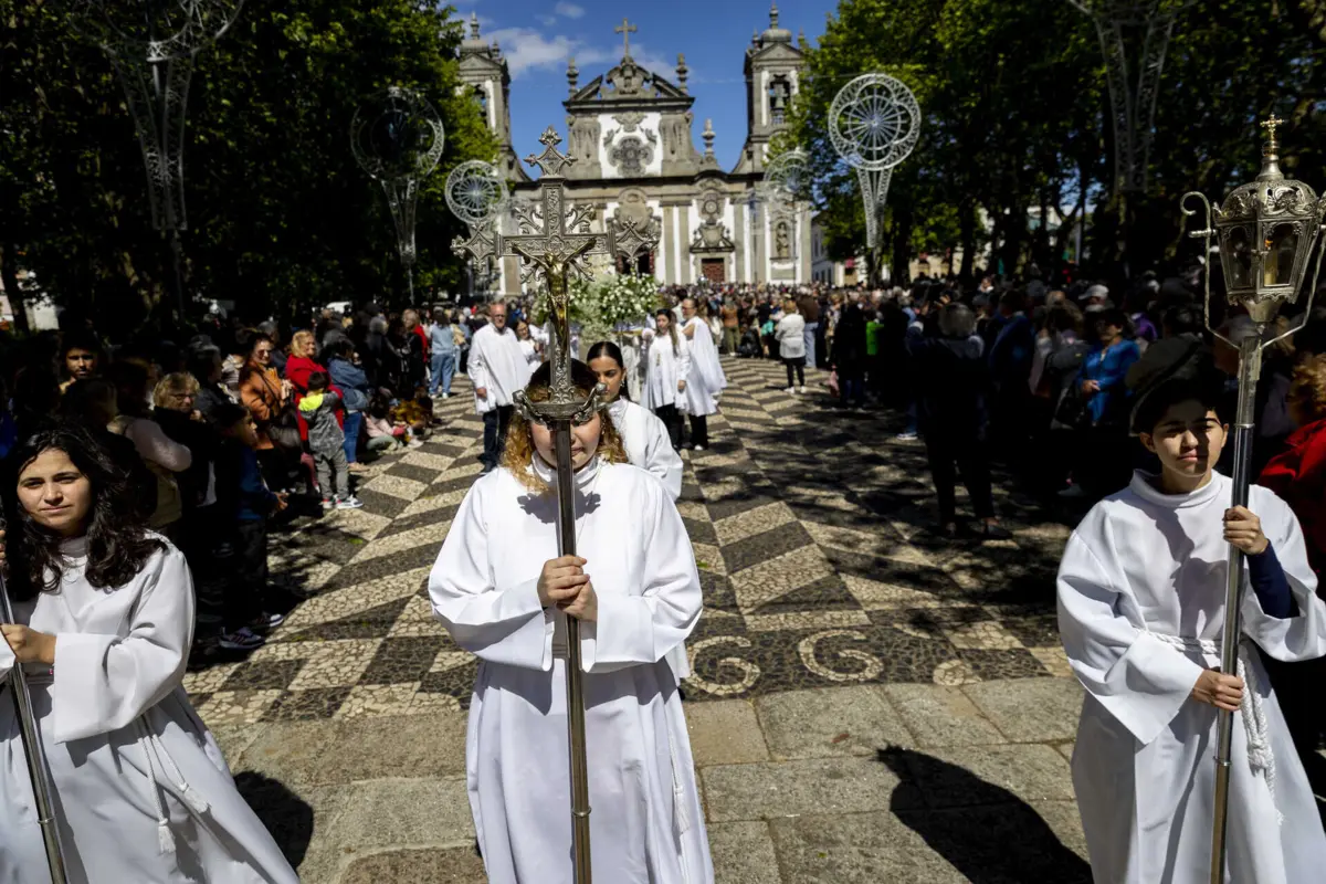 Procissão do Senhor de Matosinhos juntou milhares de pessoas