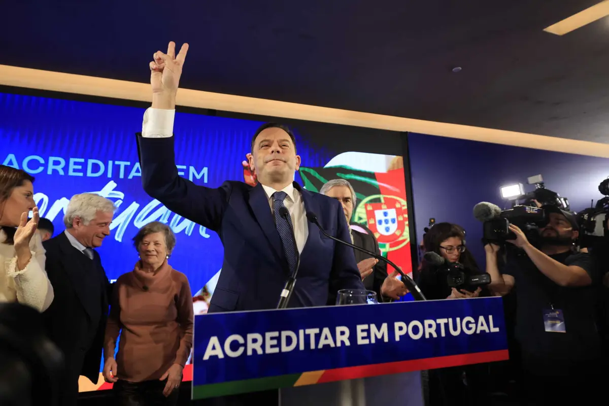 Luís Montenegro defendeu que os partidos devem "privilegiar mais o diálogo"