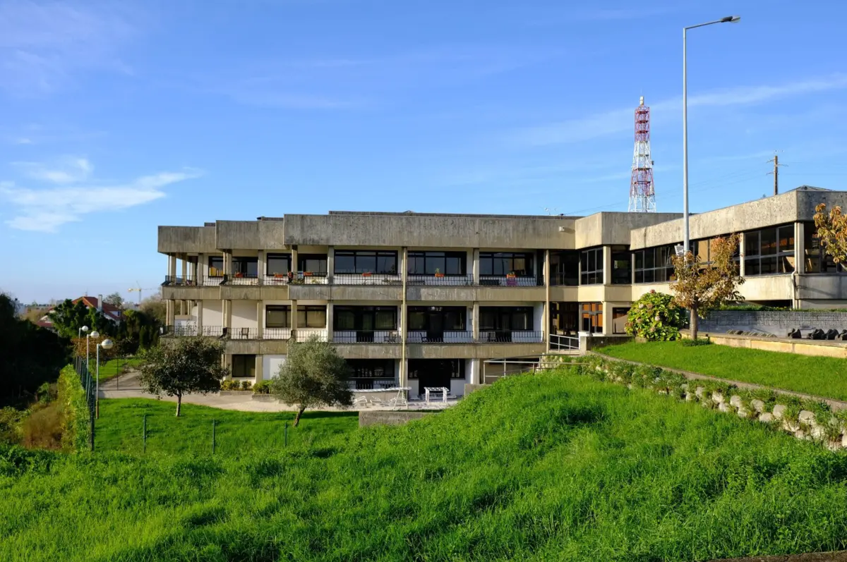 O prédio onde está o lar e o centro de dia será o primeiro a ser melhorado
