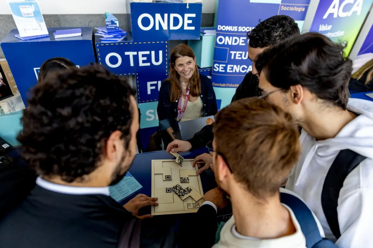 Para muitos estudantes, estas feiras são a primeira oportunidade de contacto com o futuro empregador