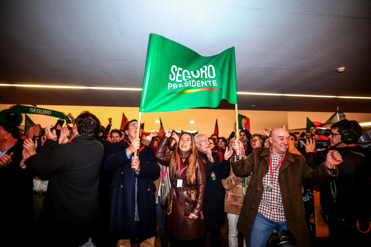 Apoiantes de Seguro acompanharam noite eleitoral nas Caldas da Rainha
