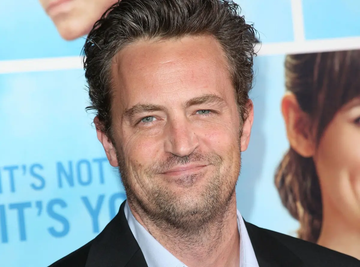 Matthew Perry morreu aos 54 anos após uma overdose fatal de cetamina em outubro de 2023