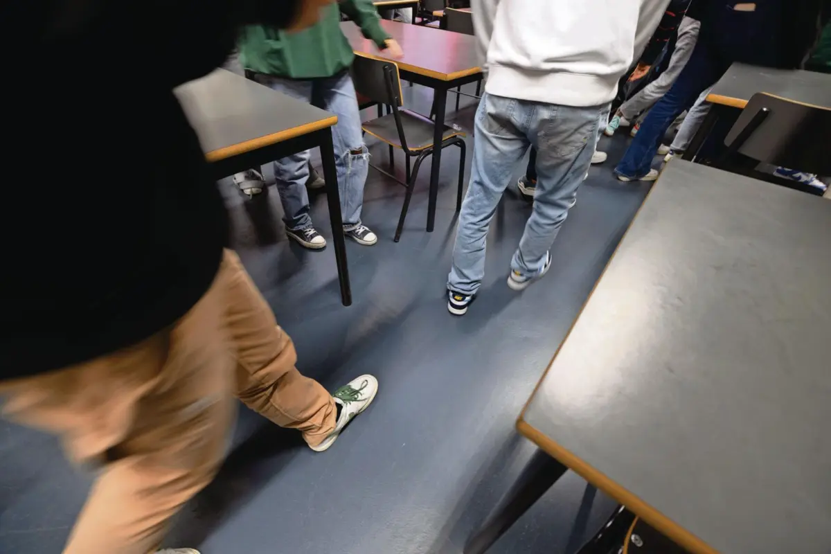 Os alunos foram fechados nas salas por precaução