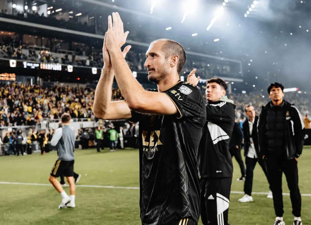 Defesa central cumpriu 16 anos pela Juventus e fechou a carreira no Los Angeles FC