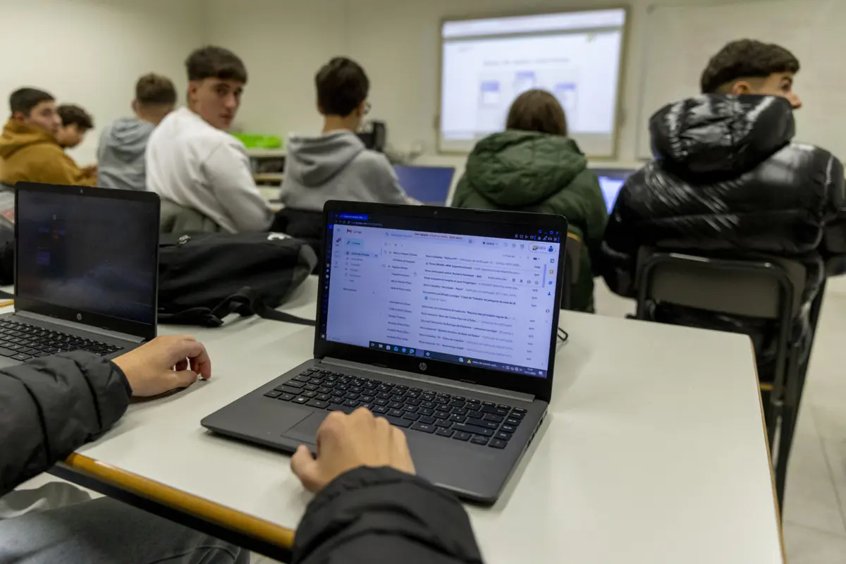 Com provas digitais, ainda há alunos do 9.º ano sem acesso a equipamentos