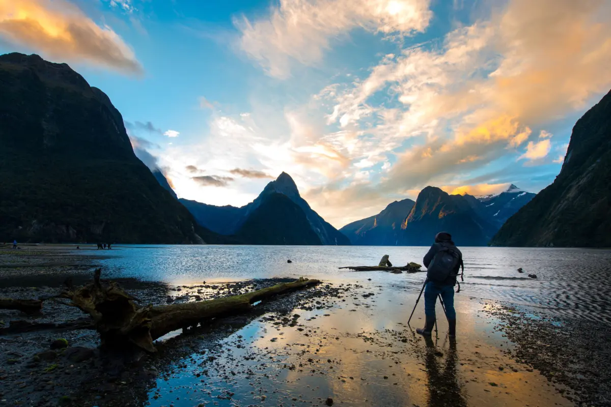 A ideia é levar os ouvintes até aos destinos, através de ferramentas tão simples como a conversa e os sons da música e dos ambientes desses destinos