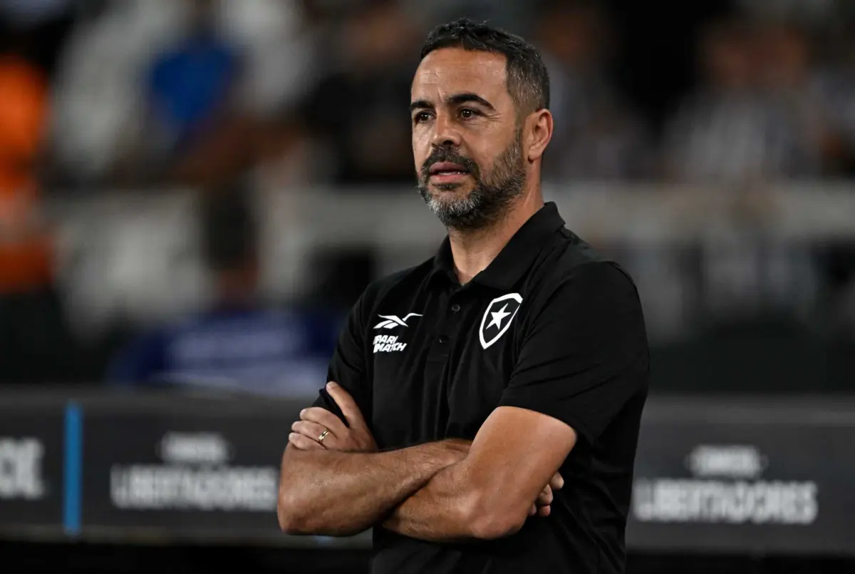 Técnico português lidera o campeonato com 19 pontos, mais um que o Flamengo