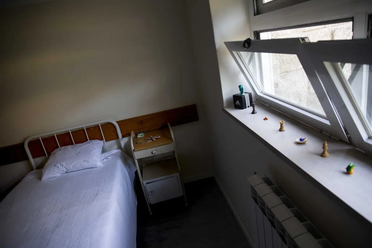 Terão sido pedidas quase 100 vagas para contratar psiquitras, enfermeiros, terapeutas, assistentes operacionais e técnicos para as três unidades