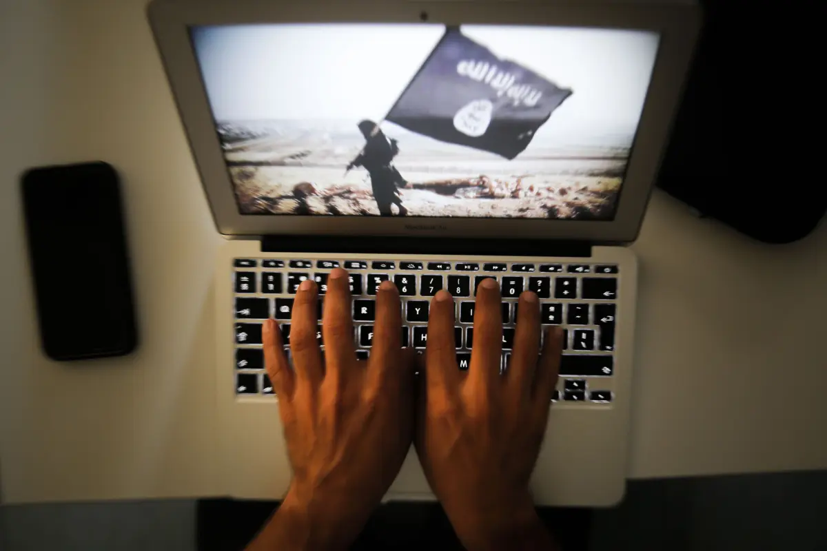 Lina Ishaq foi condenada em 2022 por permitir o recrutamento do seu filho de 12 anos como criança-soldado do grupo jihadista Estado Islâmico