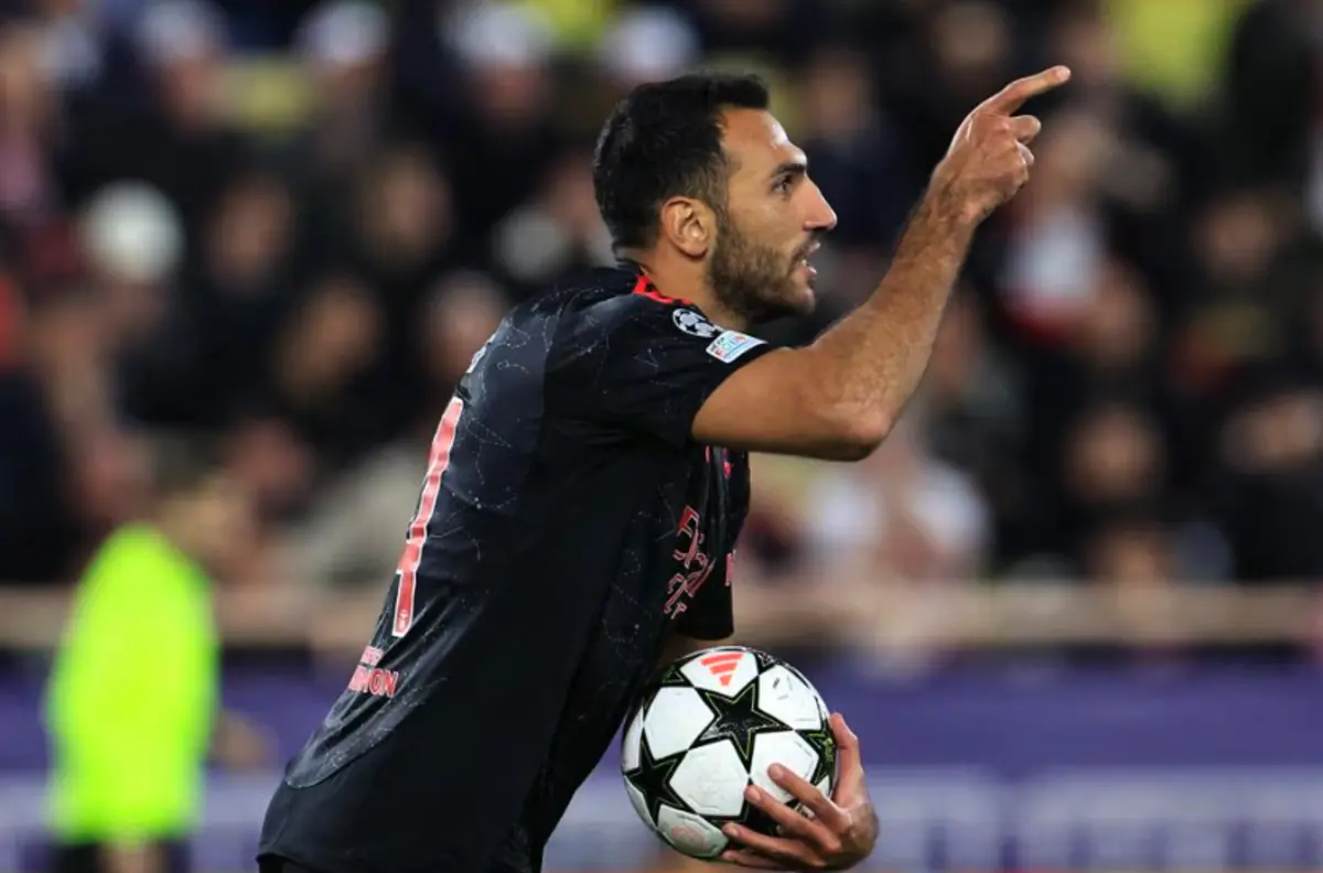 Pavlidis está de volta à frente de ataque do Benfica