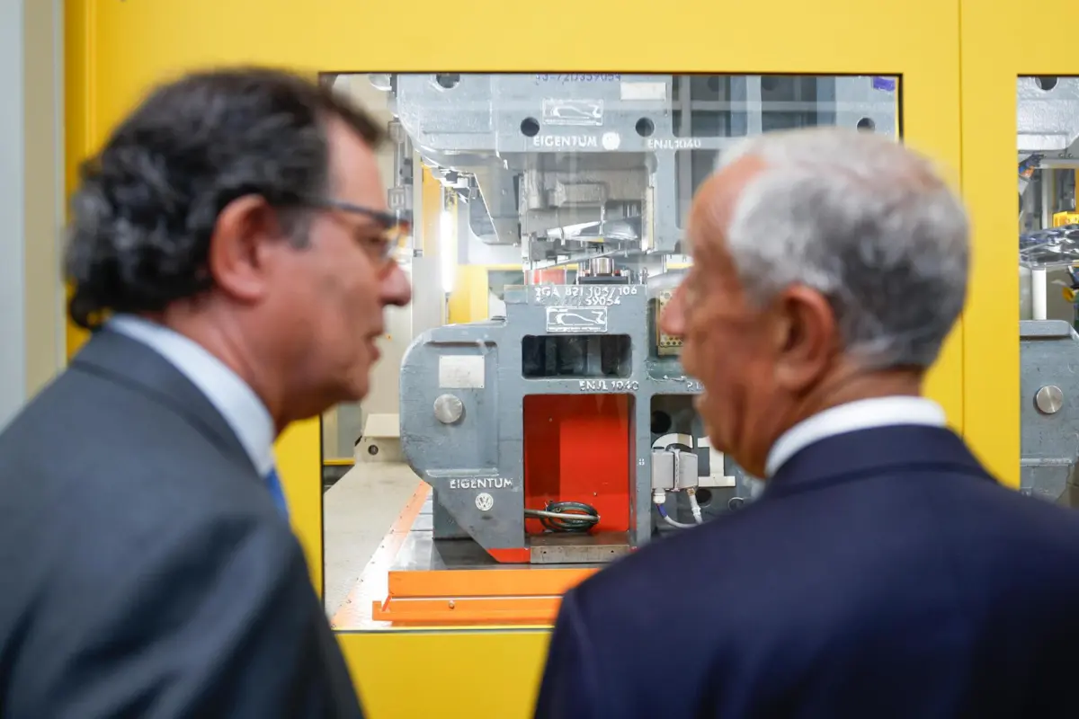 A cerimónia, precedida por uma visita à nova prensa XL e às obras da nova nave de pintura da fábrica, contou com a presença do Presidente da República, Marcelo Rebelo de Sousa, e do ministro da Economia e da Coesão Territorial, Manuel Castro Almeida