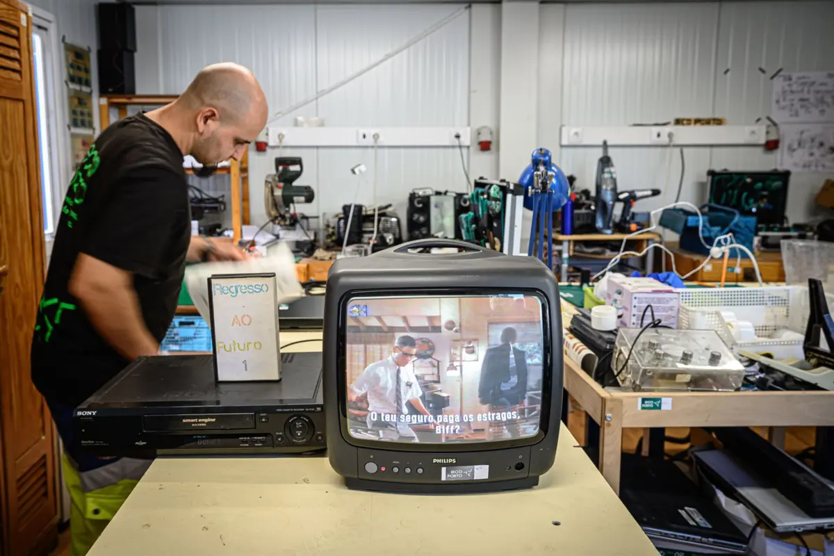 Projeto é simples: recuperar objetos estragados e distribuí-los por quem necessita, de forma gratuita