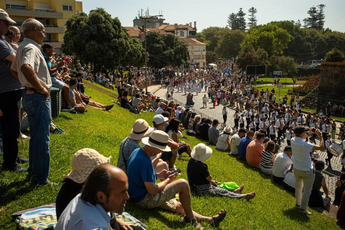 Milhares juntaram-se para assistir ao cortejo pelas ruas da Foz do Douro
