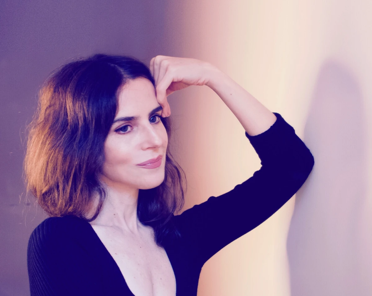 Leonor Baldaque vai estar no Palácio Baldaya, em Lisboa, dia 24 de maio, às 15 horas, para interpretar canções do álbum “A few dates of love”. Acaba de lançar o single “Uma lua”