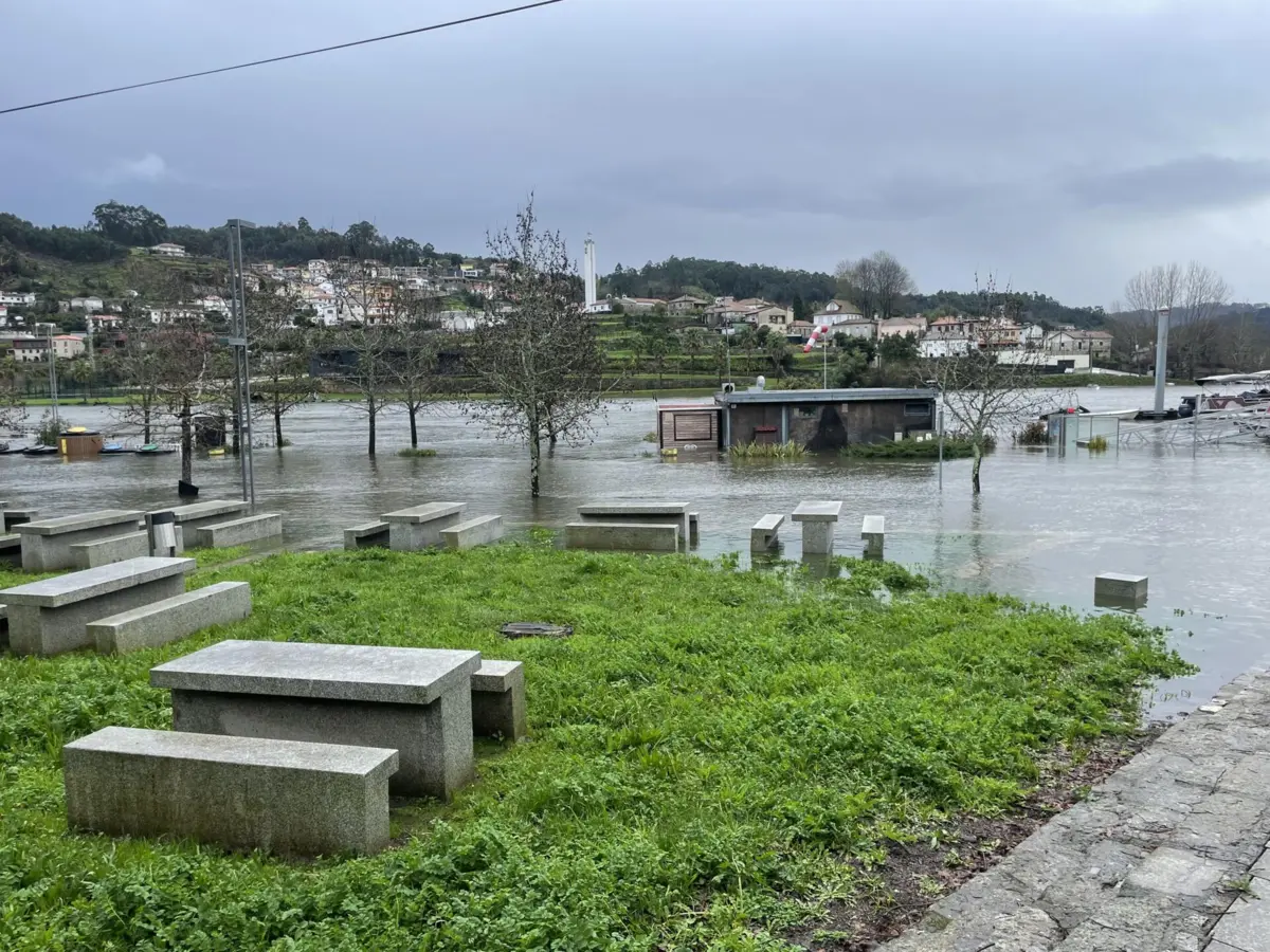 Douro galgou as margens em Entre-os-Rios