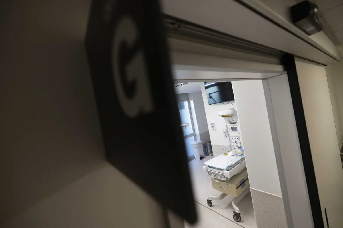 À porta das urgências vai haver um cartaz onde se detalham as situações que requerem avaliação na urgência