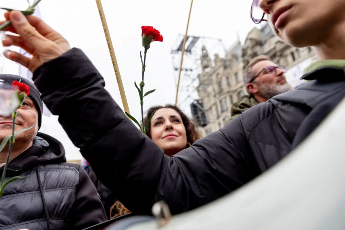 Geral dia 11 de dezembro, manifestação na avenida dos aliados, no Porto.
( Carlos Carneiro )