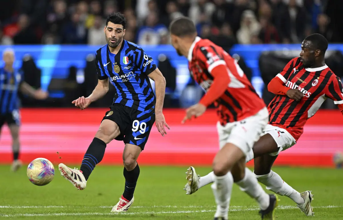 Taremi no dérbi entre Inter e Milan