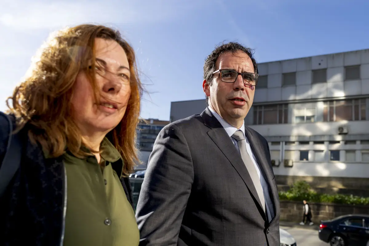 Patrocínio Azevedo à entrada do Tribunal de Vila Nova de Gaia