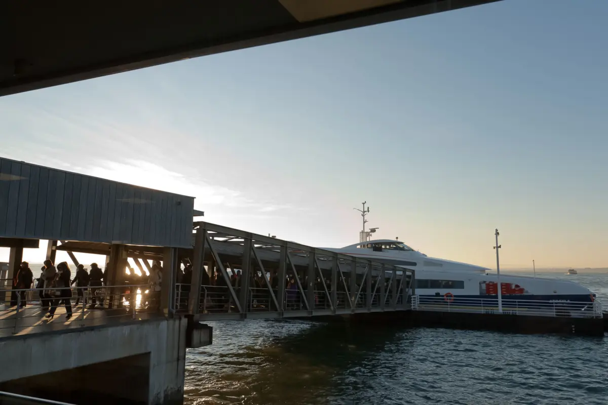 Imagem de contexto do artigo Compra de navios elétricos sem baterias leva PJ a fazer buscas na Transtejo