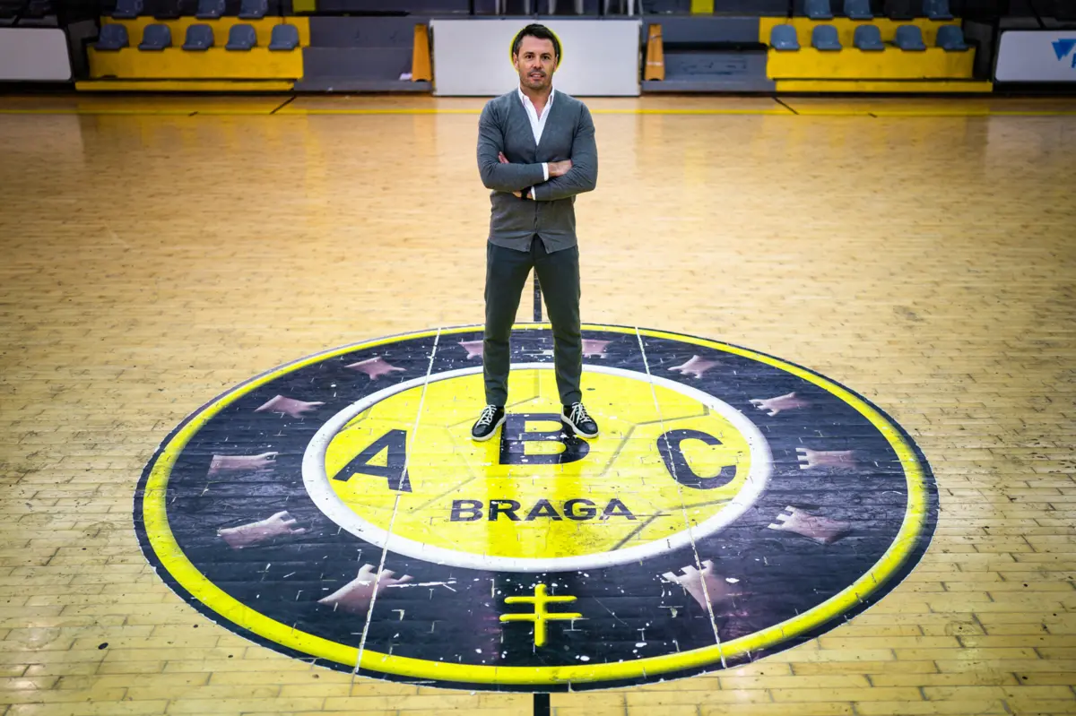 Carlos Matos, presidente do clube, garante normalidade