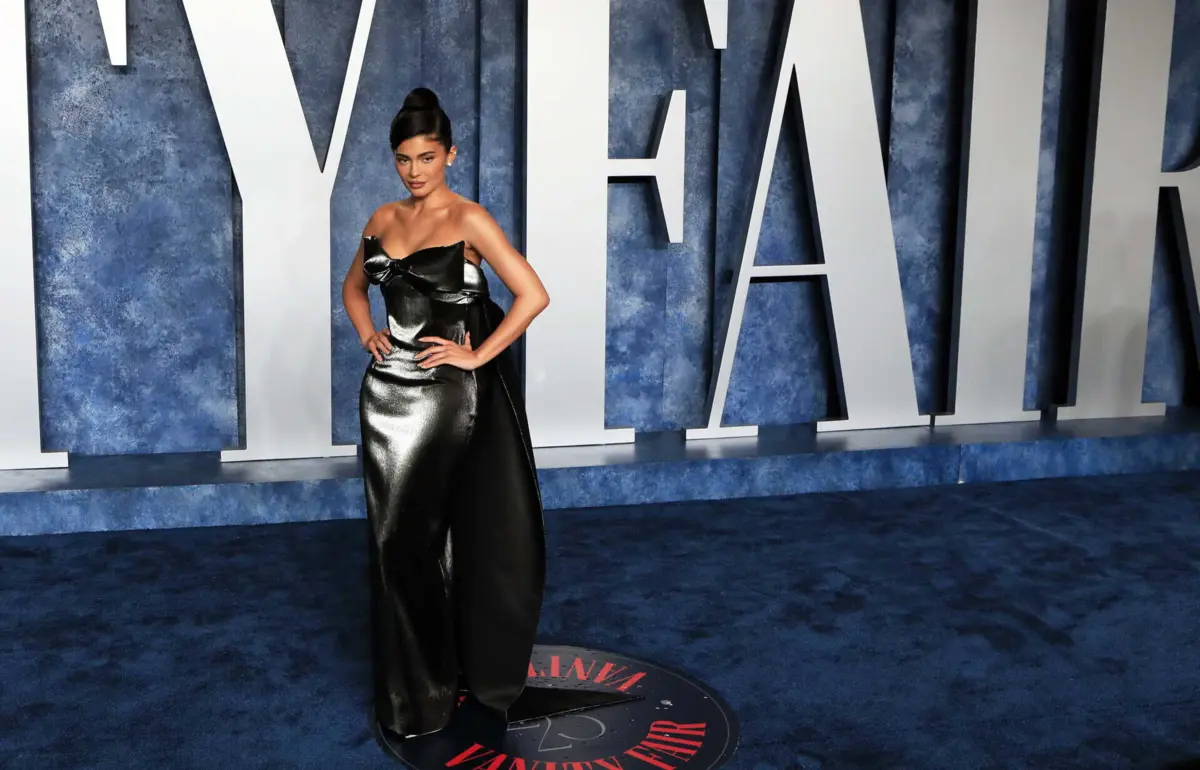 Kylie Jenner com uma criação de John Galliano na after party dos Oscars 2023