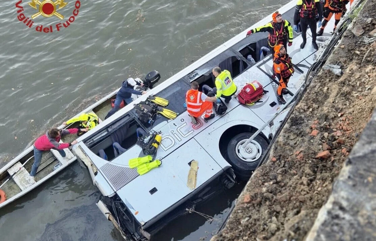 Autocarro feriu três mulheres antes de cair