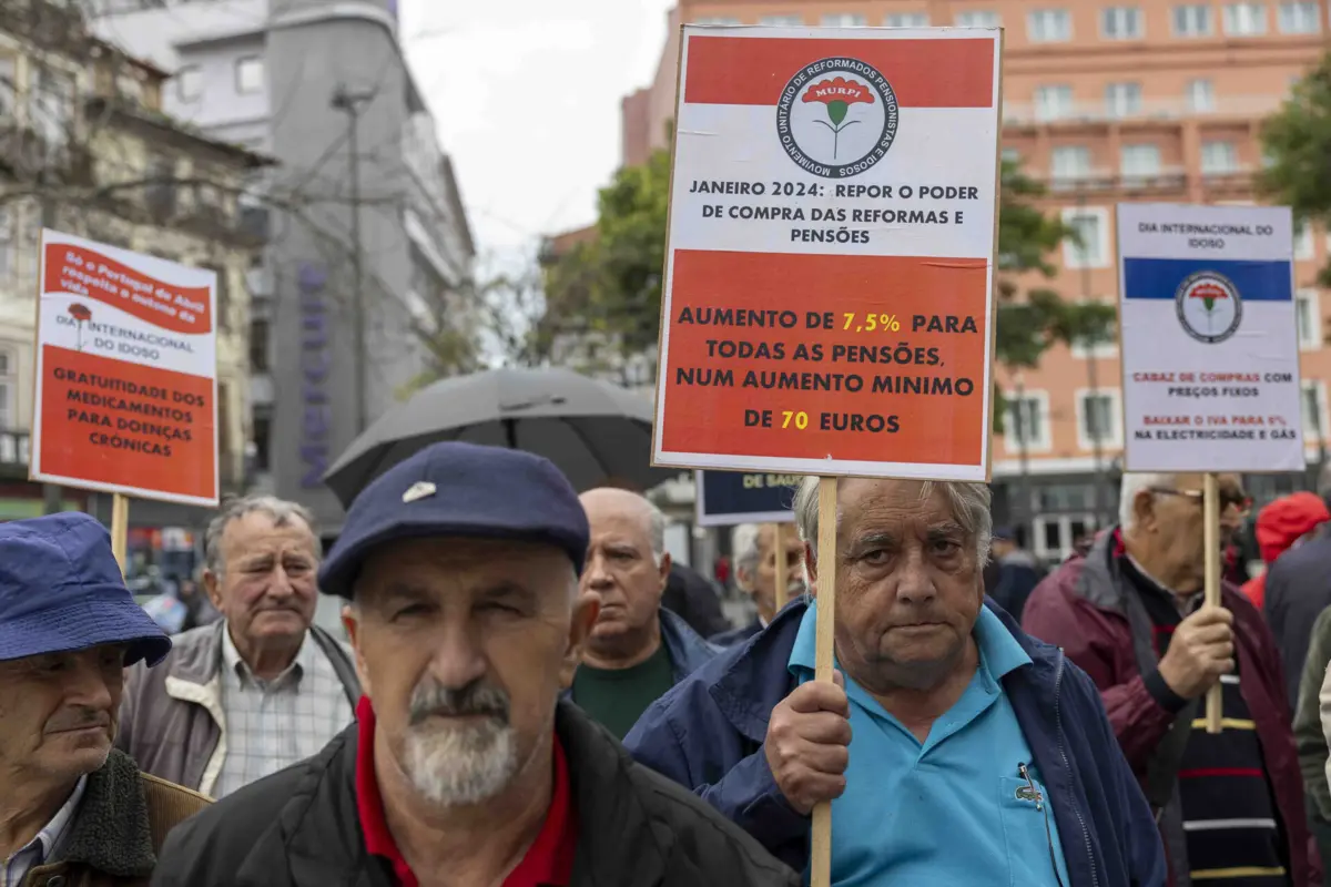 Imagem de contexto do artigo Idosos protestam: "Tenho que escolher entre a alimentação ou a medicação"