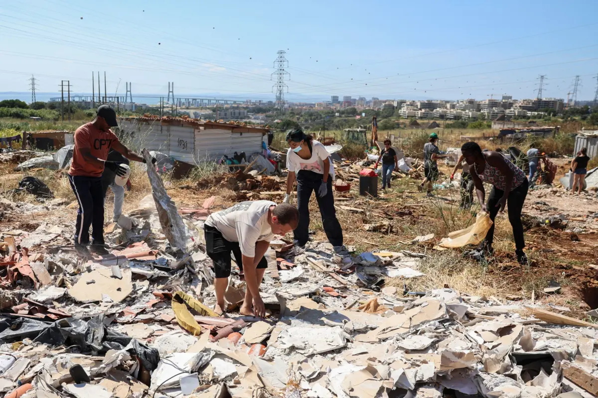 Loures iniciou na segunda-feira uma operação de demolição de 64 casas, onde viviam 161 pessoas