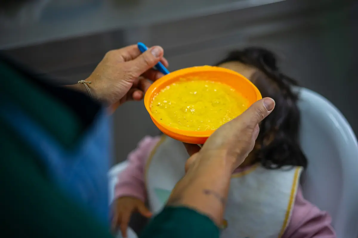 Criança foi agredida por não querer comer ao longo de pelo menos dois dias