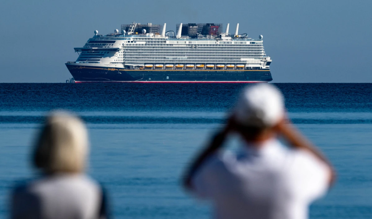 A mãe afirmou às autoridades julgar que o gradeamento tinha um vidro de proteção