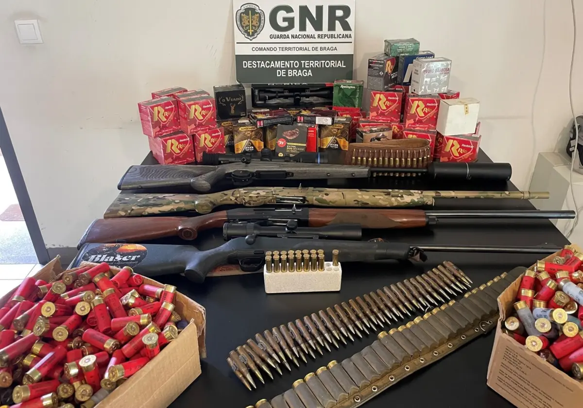 GNR de Braga apreendeu duas carabinas e duas caçadeiras e milhares de munições