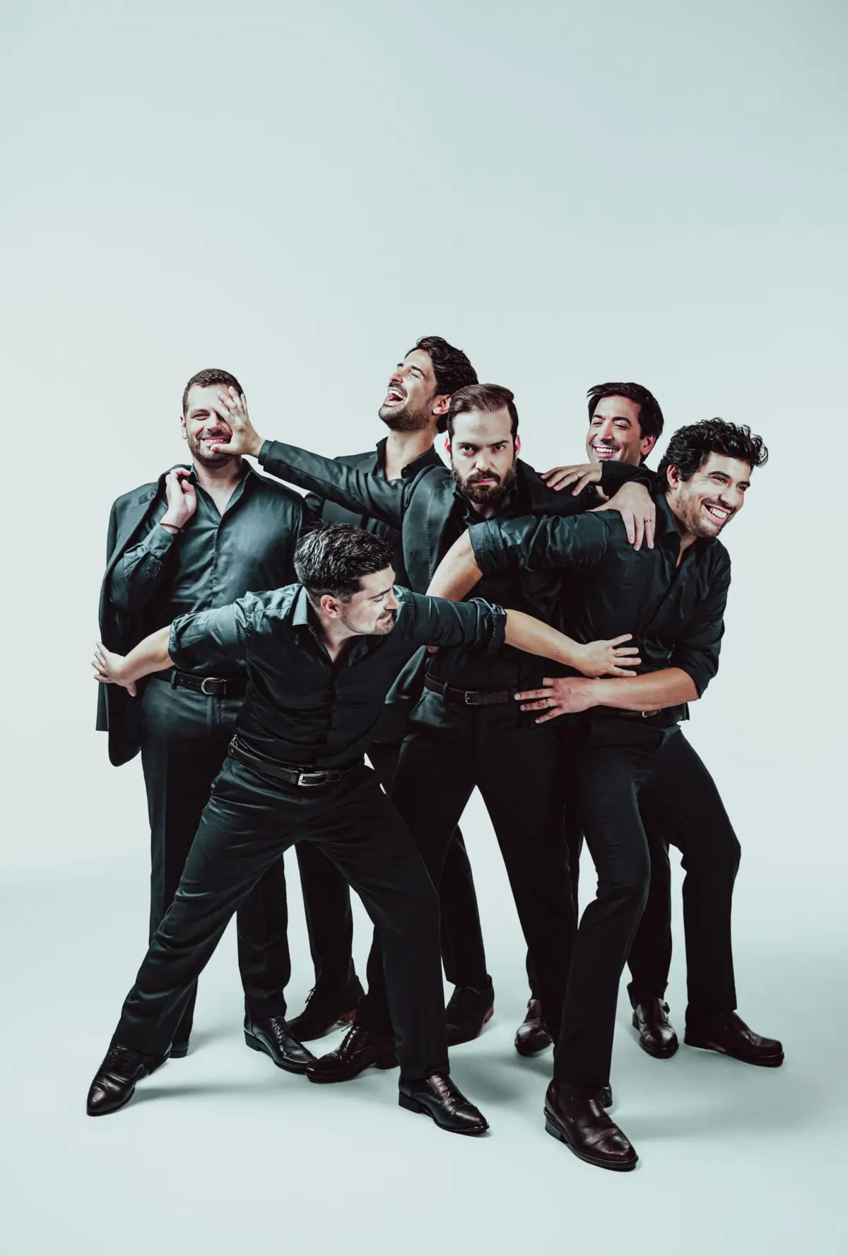 Imagem de contexto do artigo Os Quatro e Meia: "Seis amigos no palco que gostam genuinamente de estar ali"