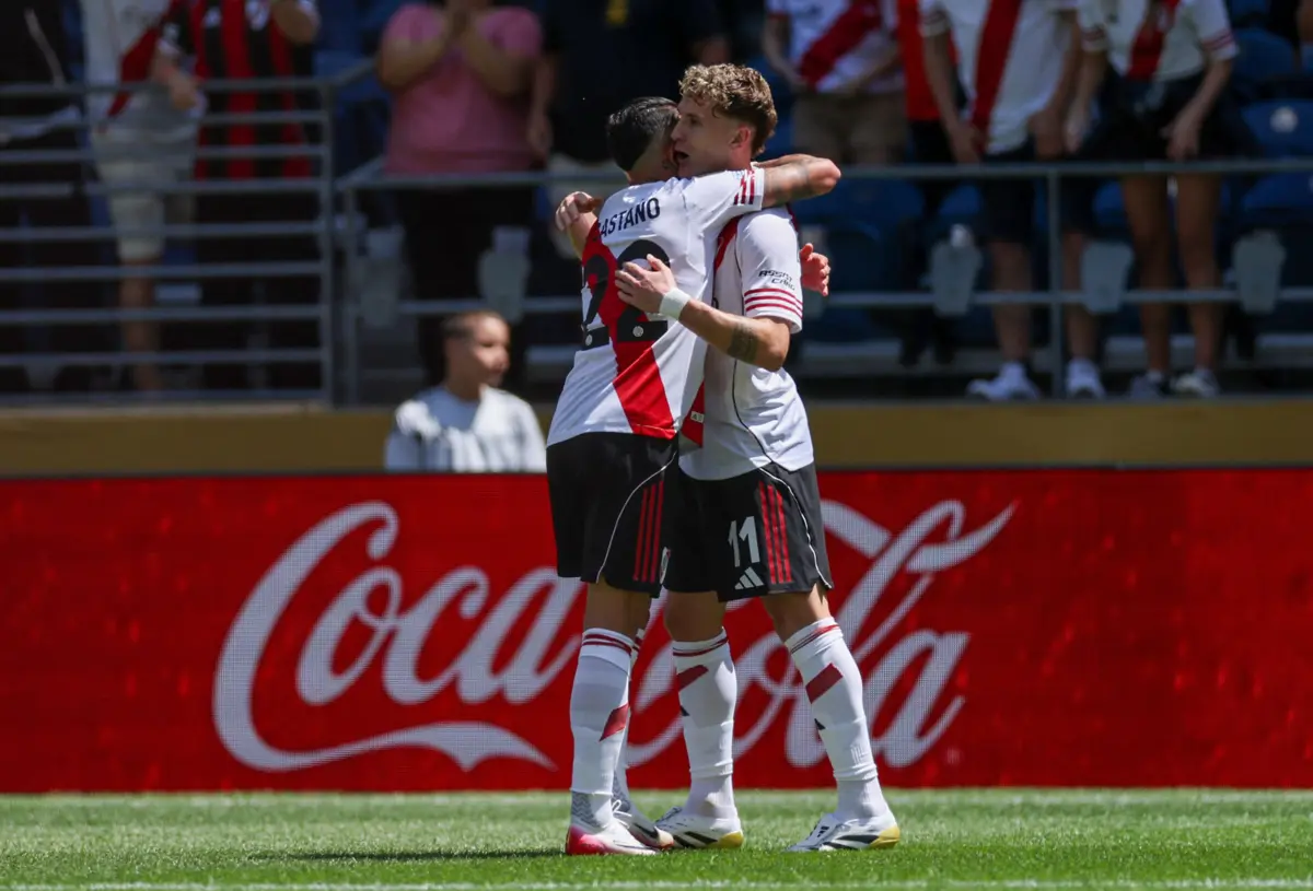 Jogadores do River Plate festejam vitória sobre o Urawa Reds
