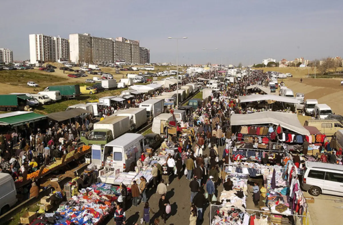 Apreensões ocorreram na Feira do Relógio, em Lisboa