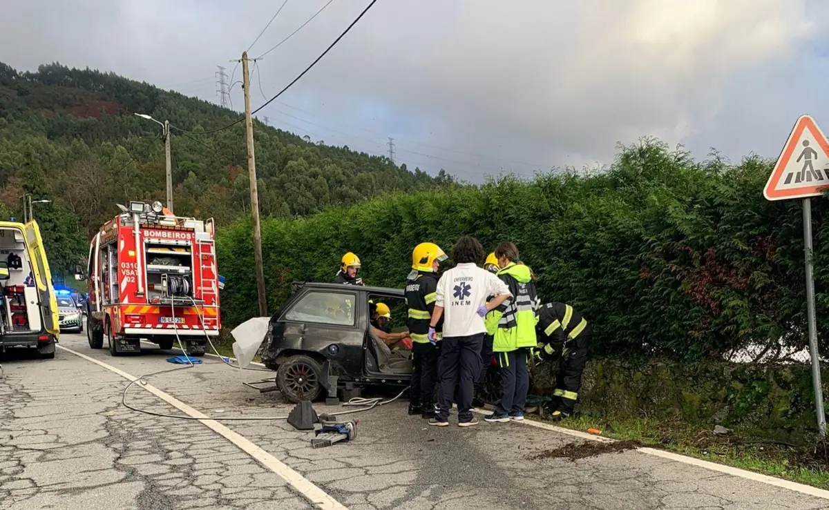 Imagem de contexto do artigo Um ferido grave em colisão entre dois carros na Póvoa de Lanhoso