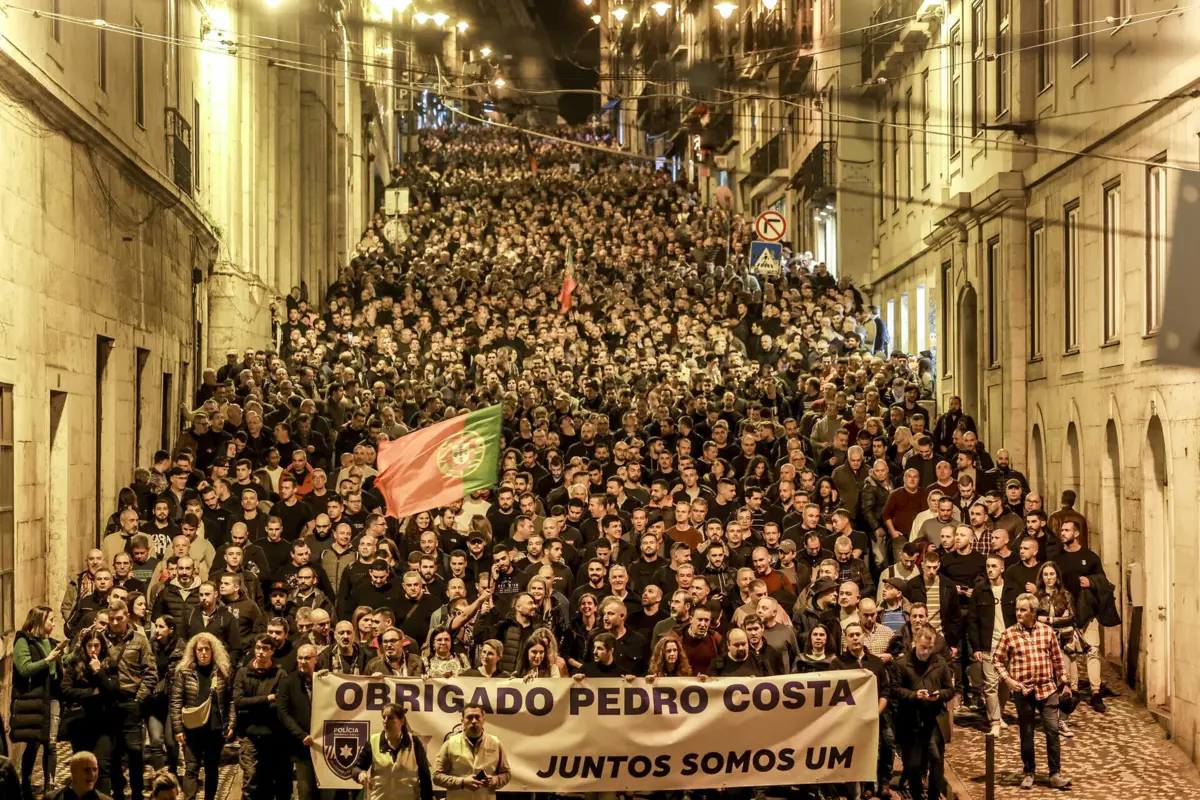 Milhares desfilaram entre o Largo do Carmo e a Assembleia da República