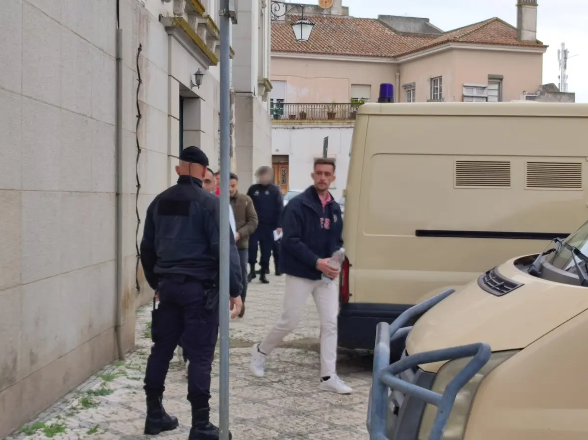 Imagem de contexto do artigo Novo "pacto de silêncio" entre arguidos em julgamento por tráfico de pessoas em Beja