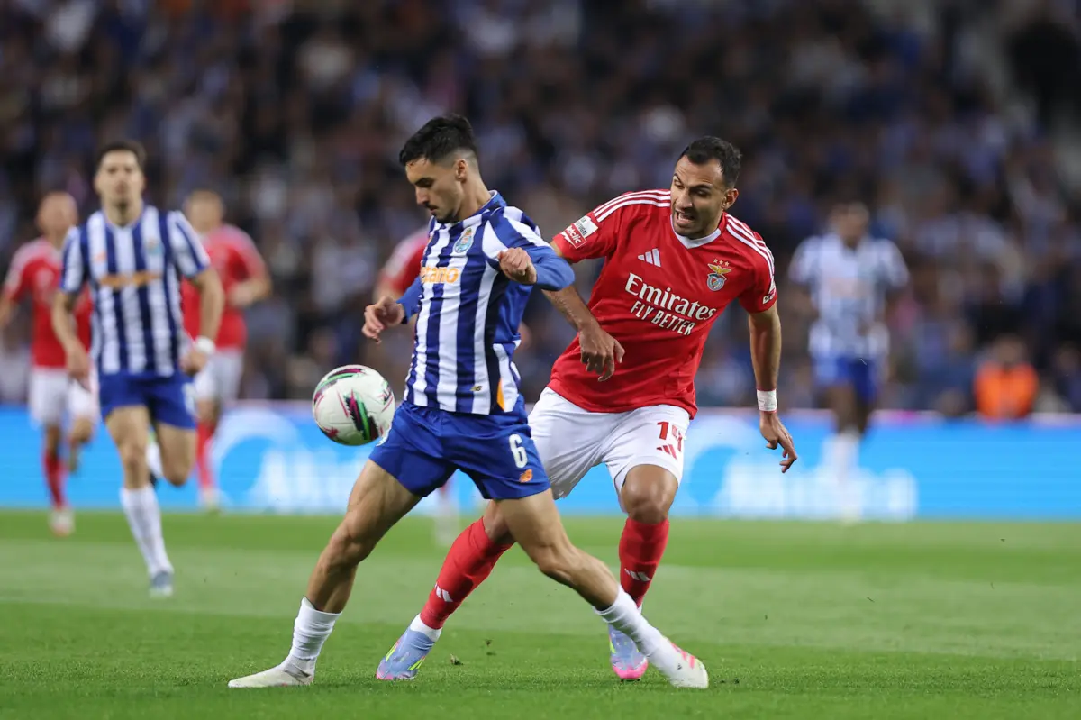 Rivais fizeram contratações sonantes para reforçar a "casa das máquinas" de ambas as equipas