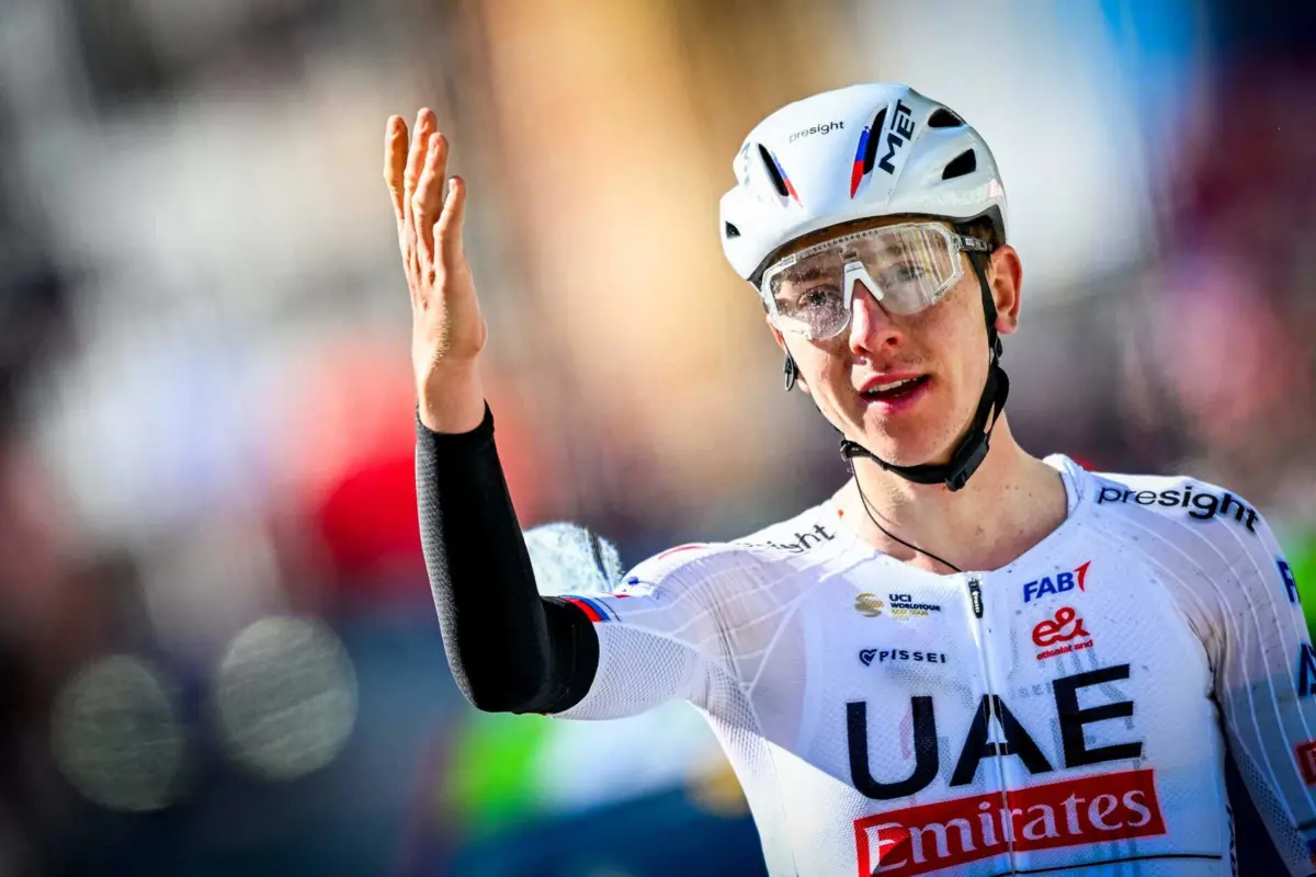 Pogacar será substituído, em Paris, por Domen Novak