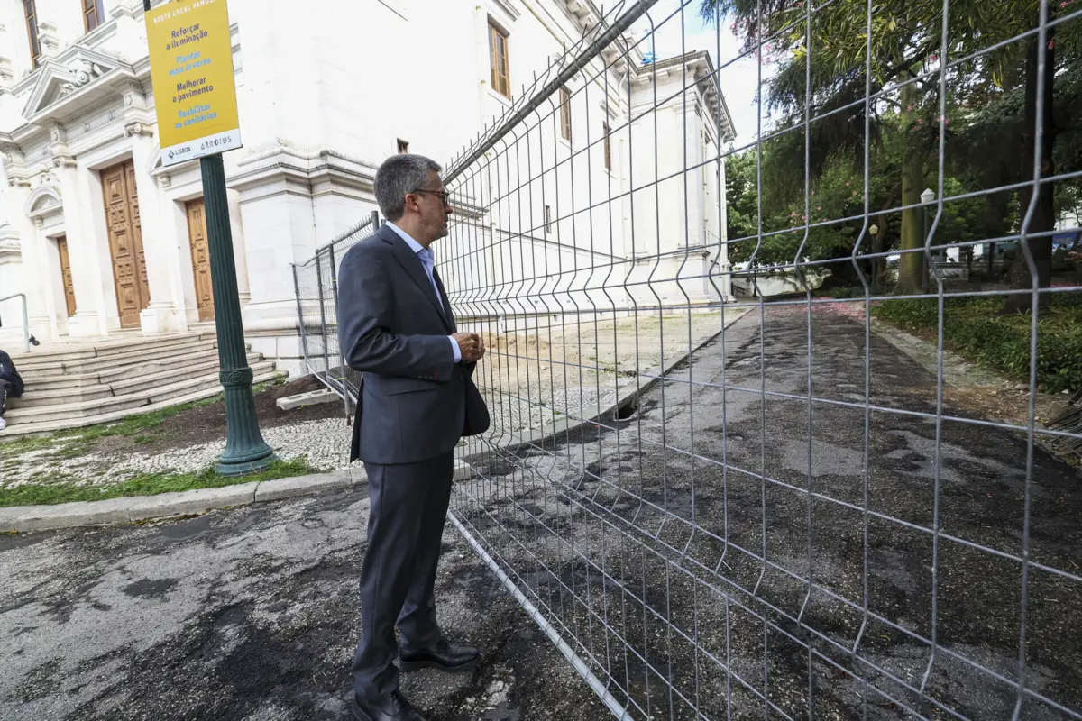 É para o ponto mais próximo da habitação ou do trabalho que todas as pessoas se devem deslocar em caso de catástrofe