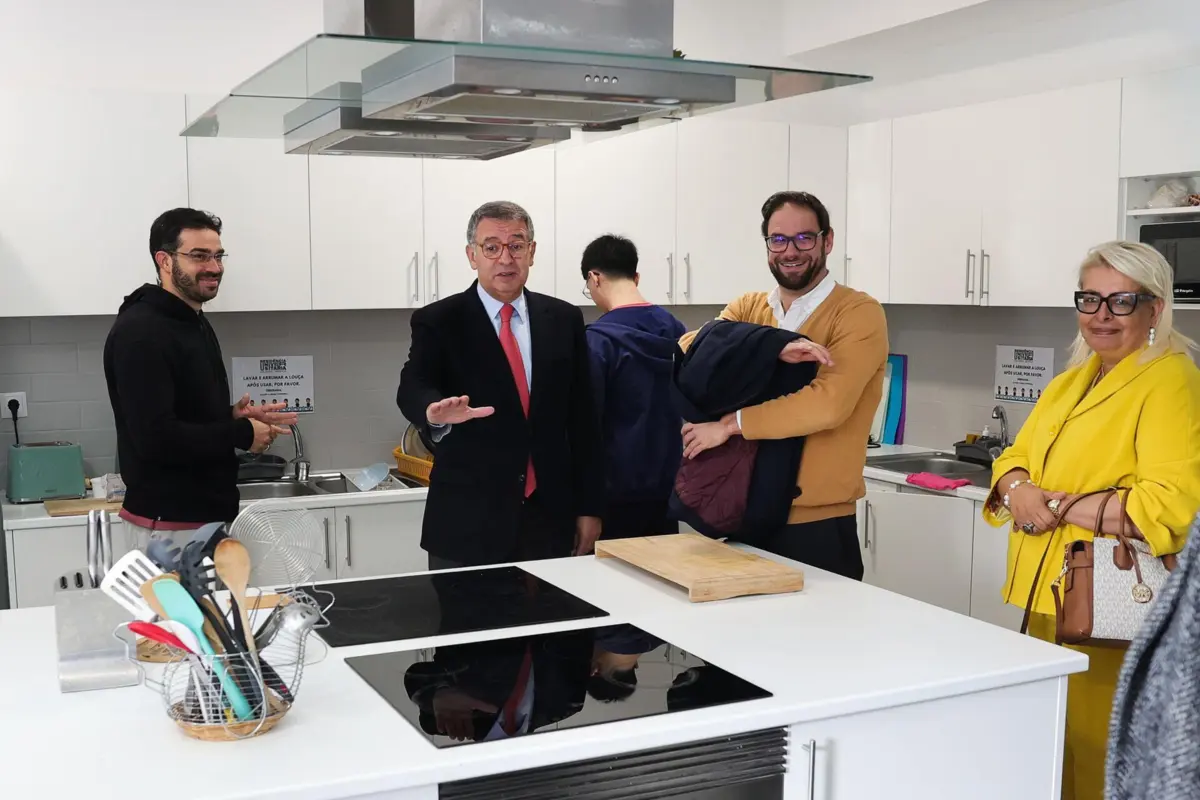 Segura numa visita à Residência Universitária de Calhariz-Benfica, em Lisboa, a 4 de dezembro 2025