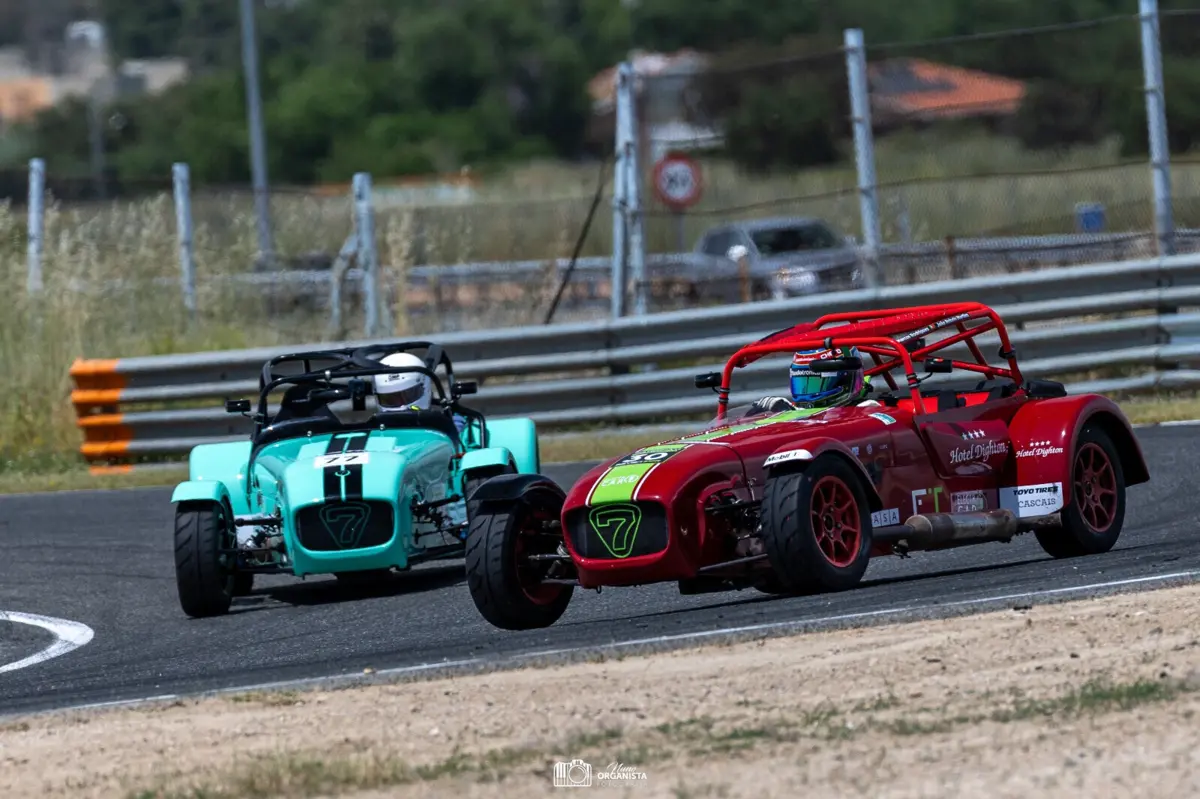 João Rebelo Martins ganhou as duas primeiras provas do Caterham Motorsport Iberia,