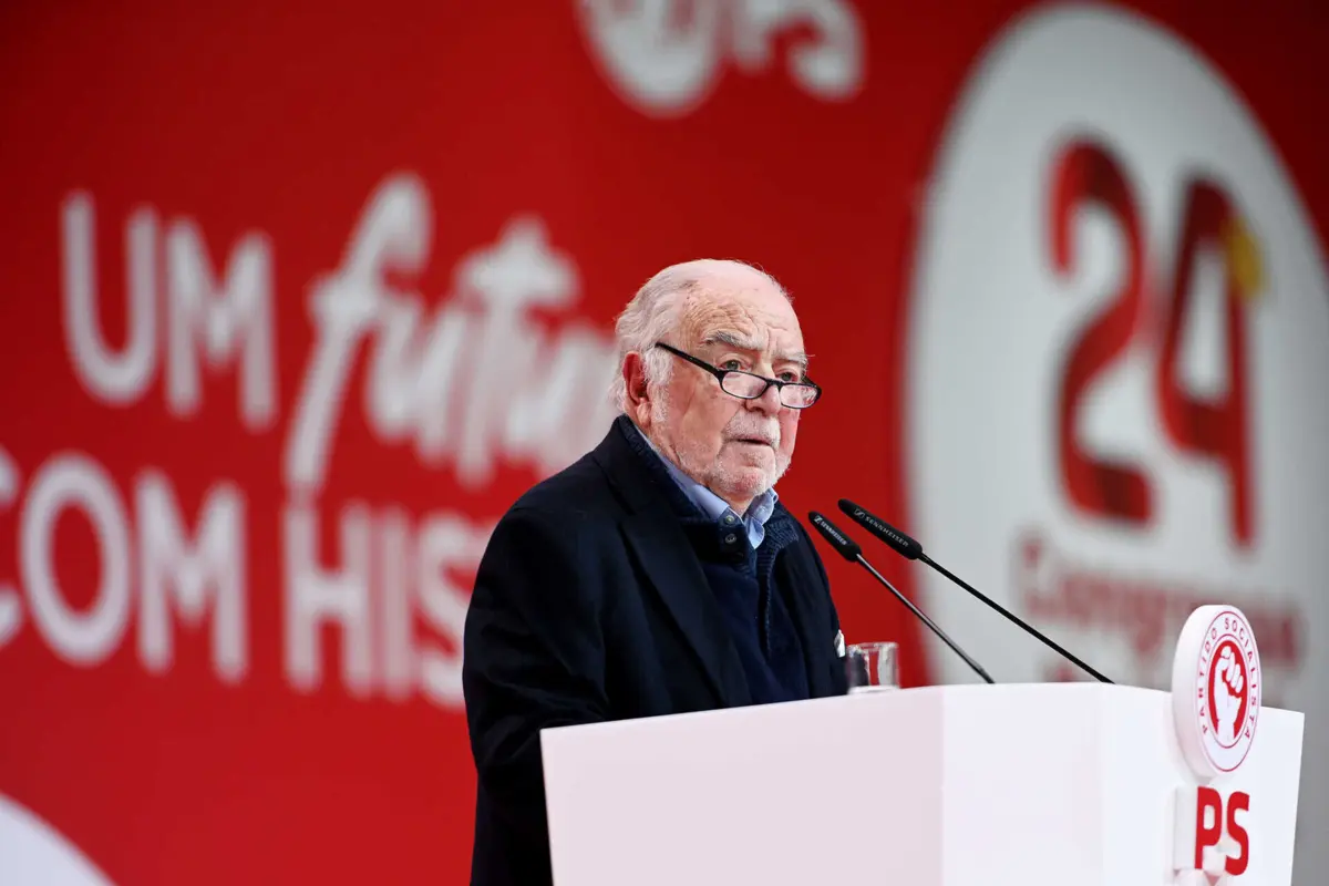 Imagem de contexto do artigo Manuel Alegre eleito com 95,34% dos votos presidente honorário do PS