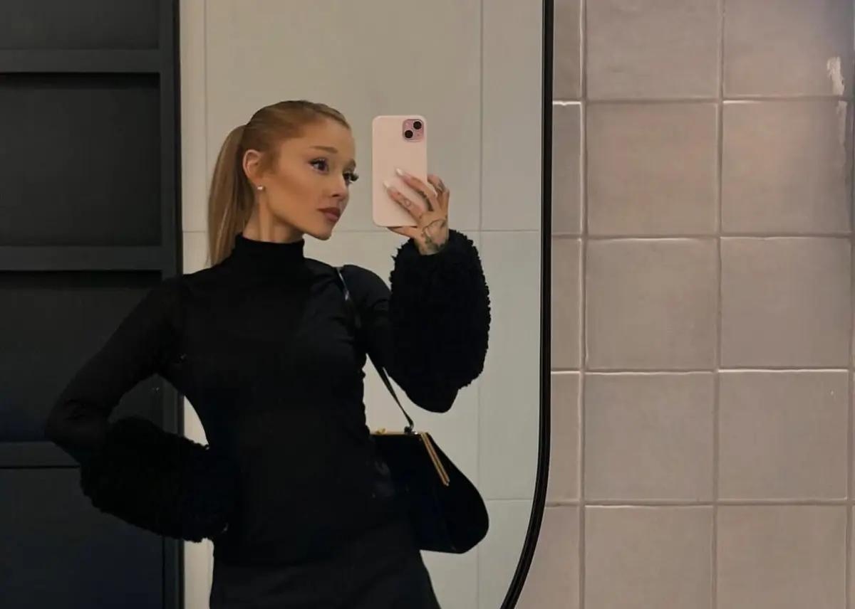 Ariana Grande interpreta Glinda no musical "Wicked"