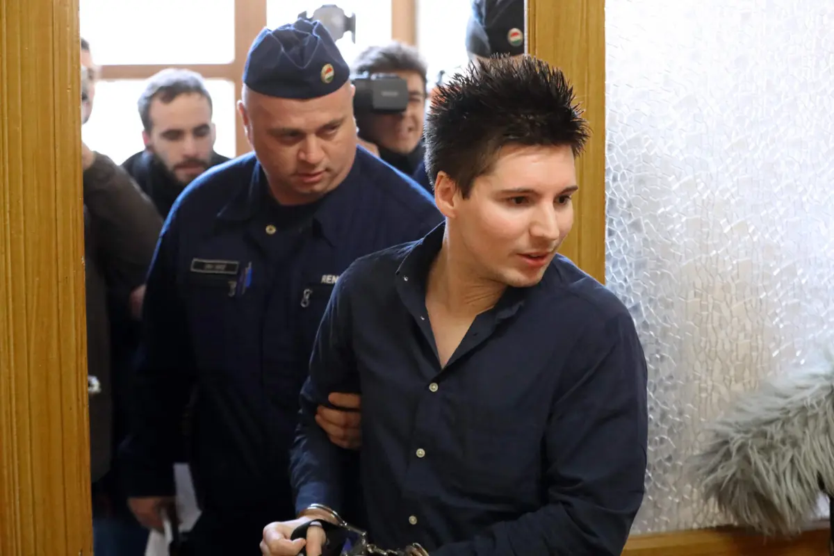 Denunciante desinteressado ou criminoso oportunista? As opiniões dividem-se