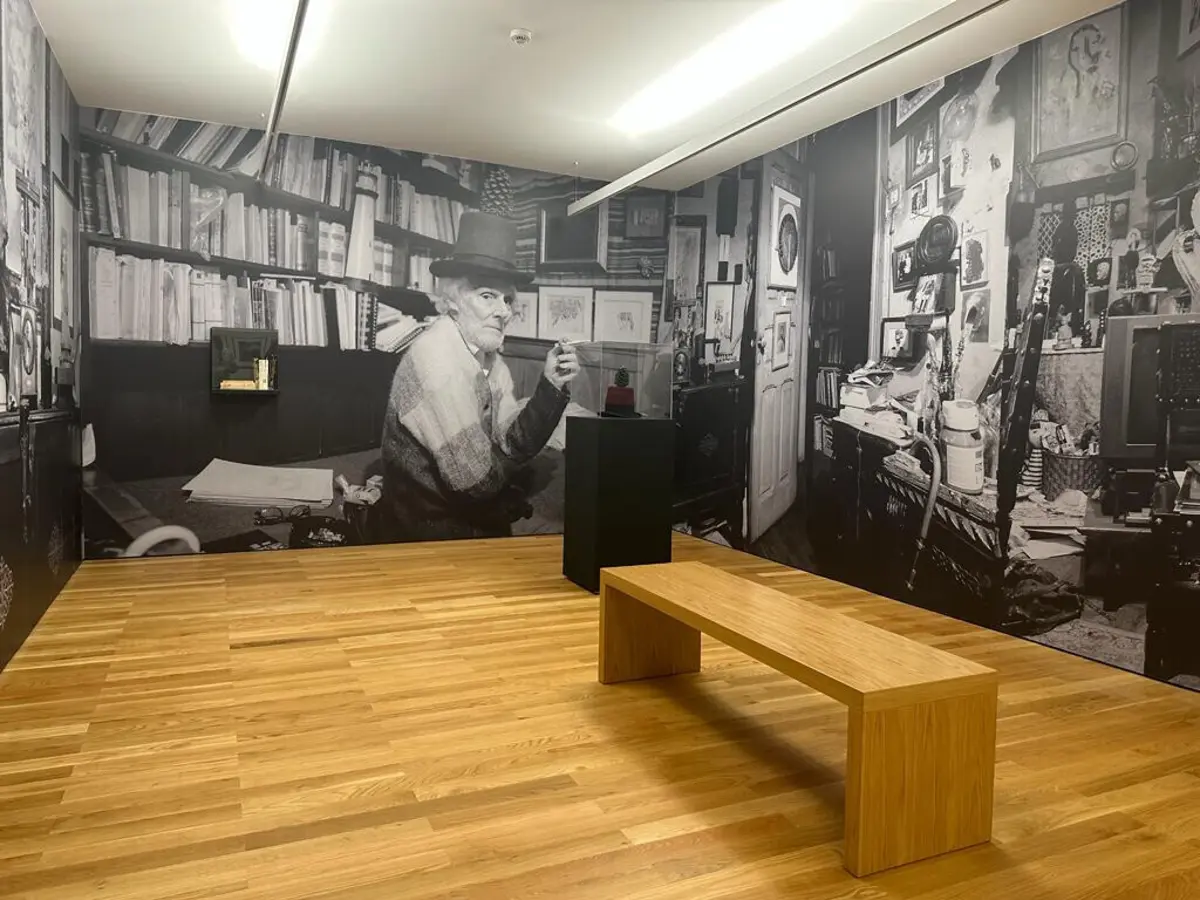 Exposição contém objetos pessoais de Mário Cesariny